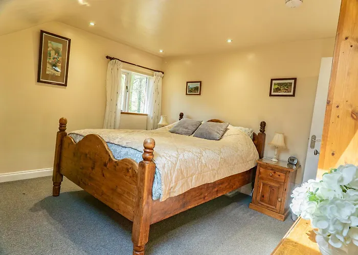 Willow Cottage With Private Hot Tub
