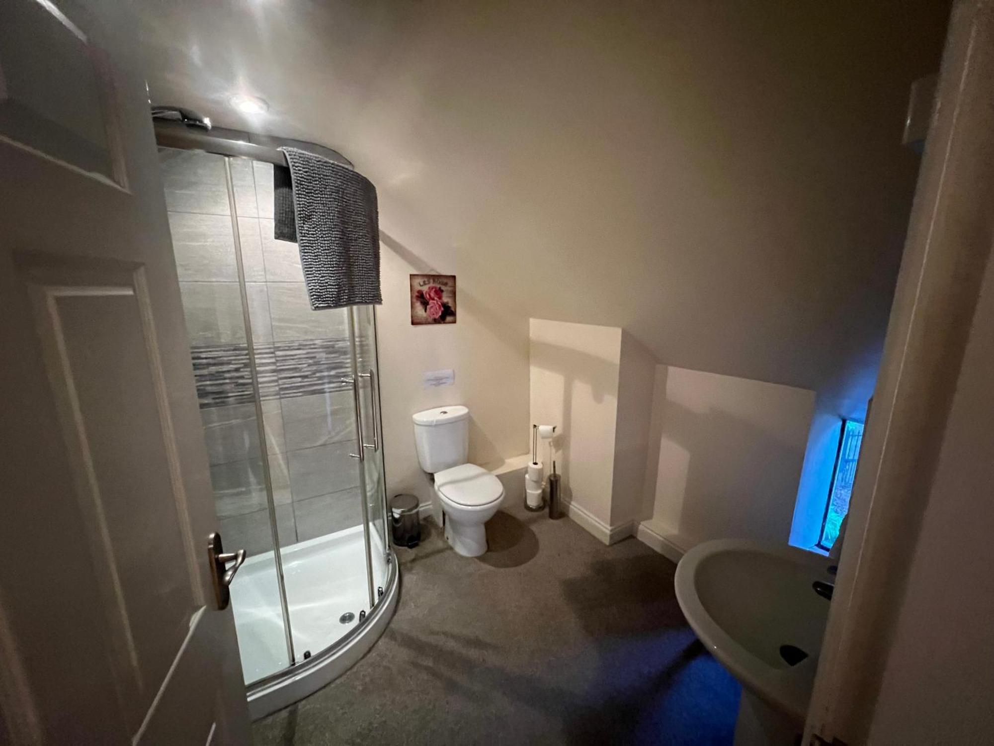 Willow With Private Hot Tub Farm stay Upper Hulme