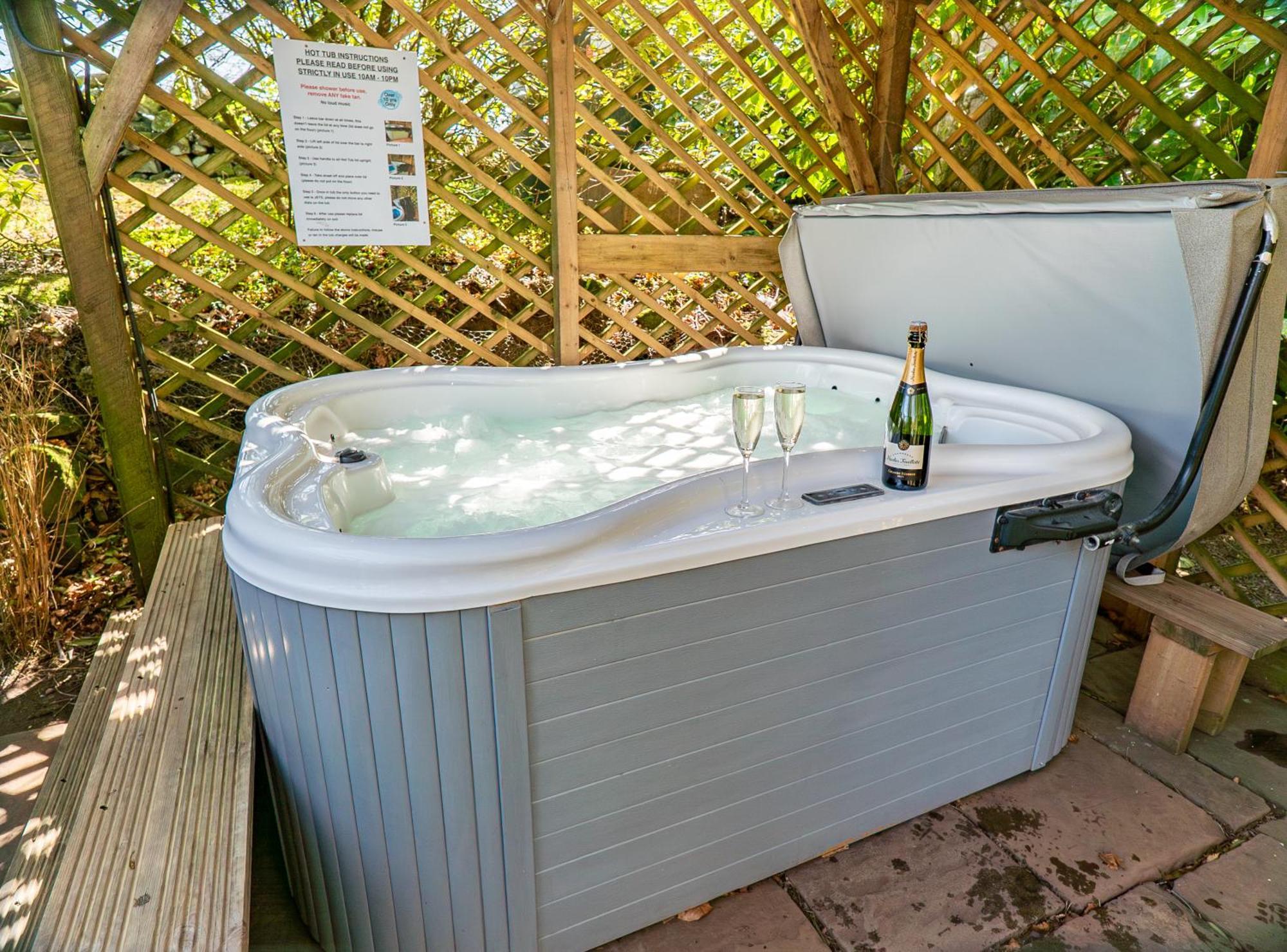 Willow With Private Hot Tub