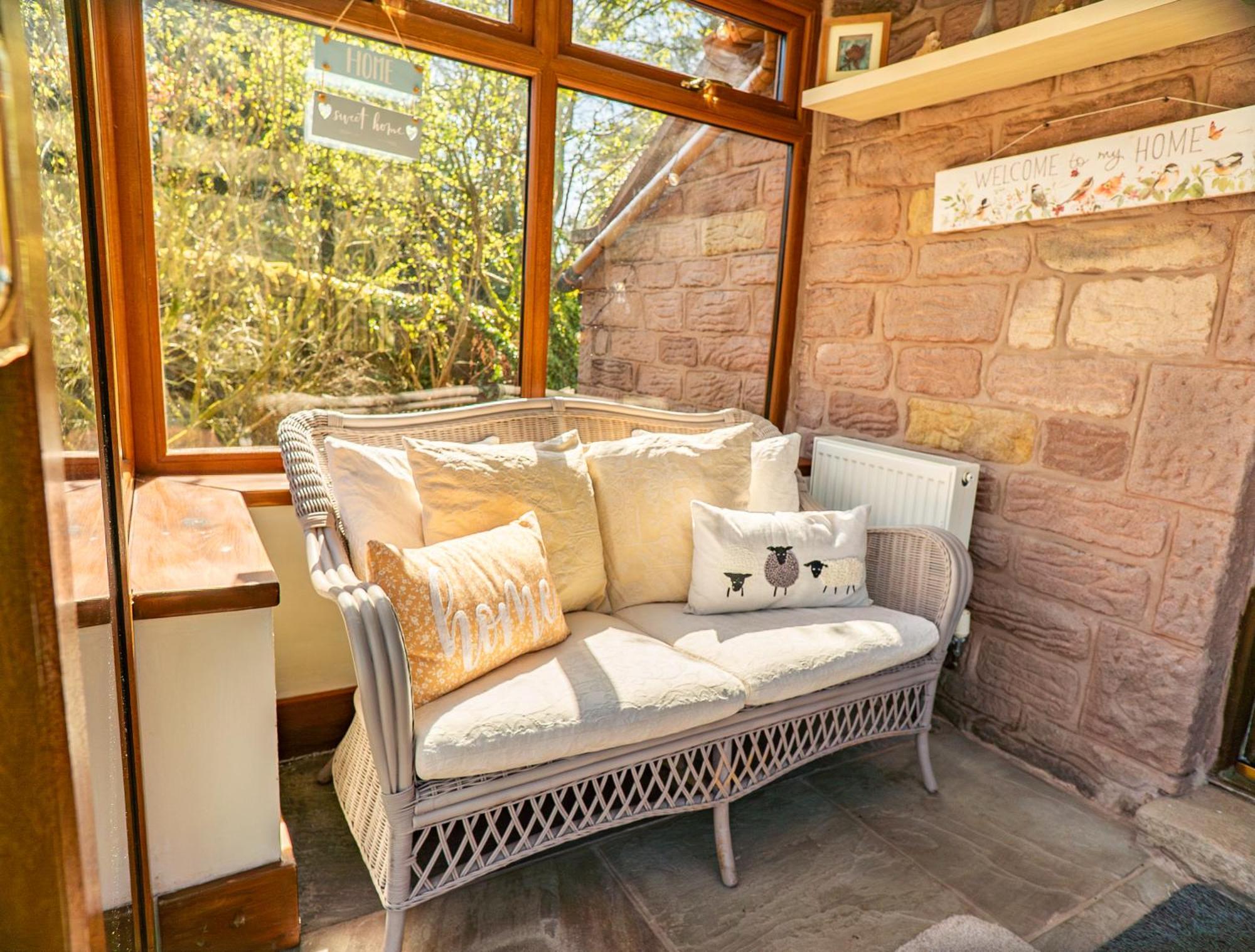 Vakantieboerderij Willow With Private Hot Tub